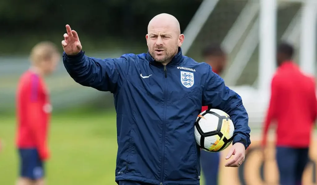 Bheadh Lee Carsley go maith mar bhainisteoir