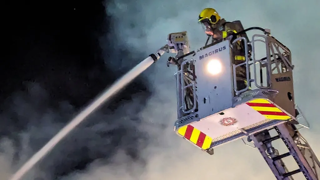 D'fhreastail sé inneall dóiteáin (six fire engines) ó Bhriogáid Dóiteáin Bhaile Átha Cliath ar an tine