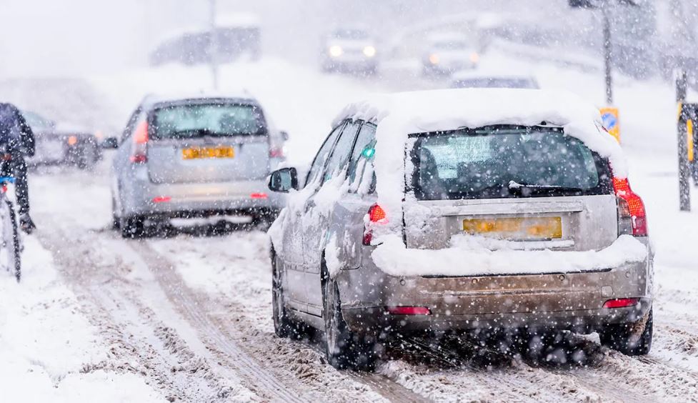 Tá rabhadh Stádas Buí le sneachta agus oighir (ice) i bhfeidhm
