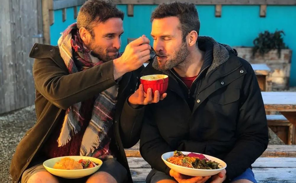 Bia feoilséantach (vegetarian) leis an Happy Pear