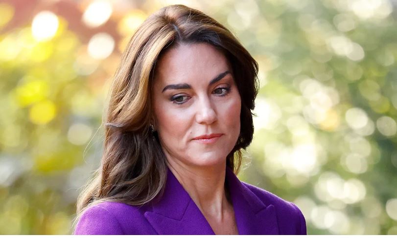 B’éigean d’arm na Breataine fógra a tharraingt siar ar a láithreán gréasáin go nglacfadh Kate páirt i searmanas míleata i mí an Mheithimh