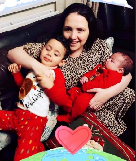 Ní fhaca an máthair, Mandy Kelly a bheirt mhac, Zayn Mohamed, 5, agus Kareem, 3, ó Aibreán 2022 