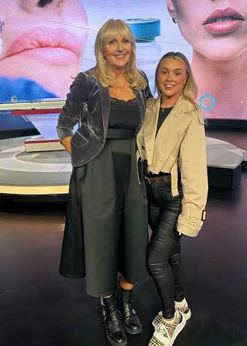 Ag labhairt di ar RTÉ Prime Time le Miriam O’Callaghan an tseachtain seo, d’inis Niamh faoina taithí uafásach féin maidir le ‘cellulitis’ a fhail tar éis di líonadh a fháil
