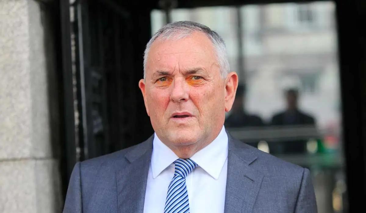 John McGuinness ag lorg srianta