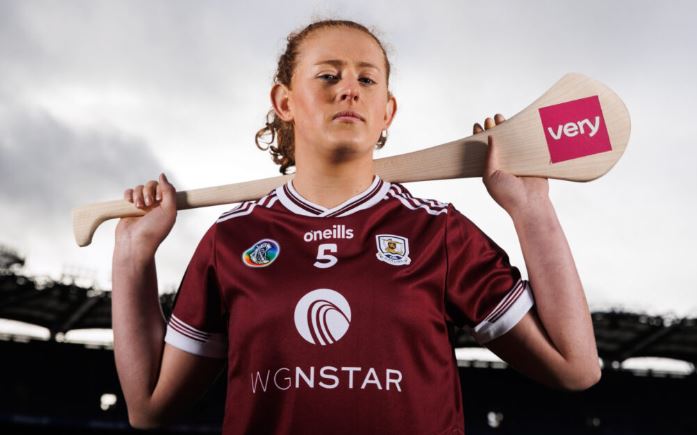 Imreoir camógaíochta Áine Keane as Gaillimh