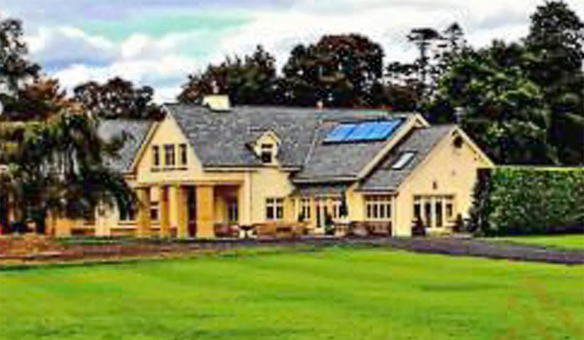 An teach faoi láthair