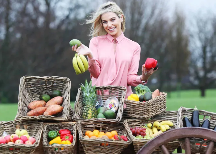 Pippa O'Connor le bia sláintiúil atá ar réim bia vegan