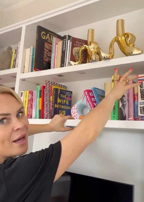 Dúirt Joanne go bhfuil sí ag cur i gcéill go bhfuil na leabhair ar fad léite aici