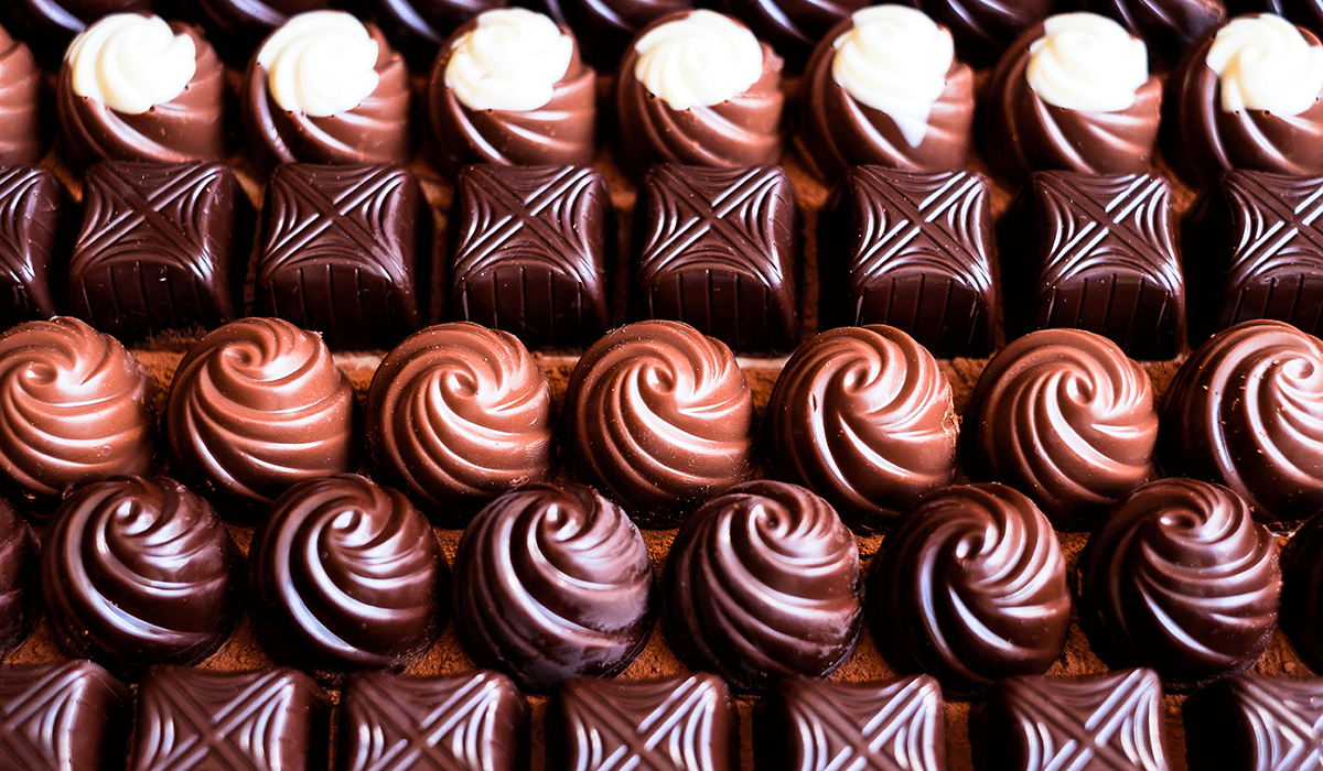 Is é eacláid dhorcha agus fíon dearg a théann le chéile