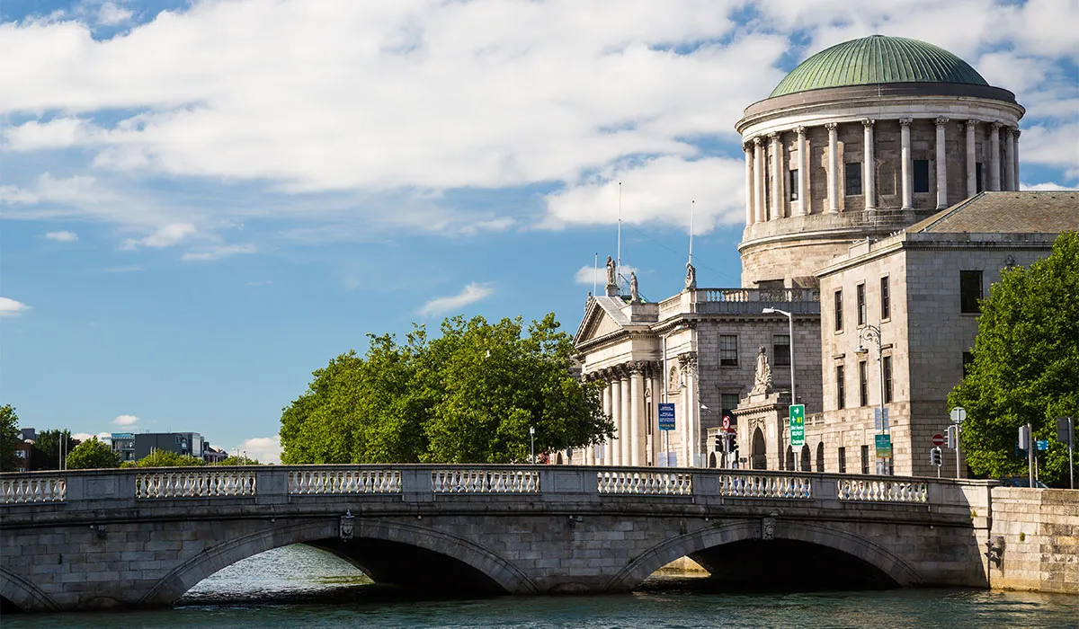 Dúirt an Stiúrthóir Ionchúiseamh Poiblí gur ‘mearbhall agus éiginnteacht’ ba chúis leis an gcinneadh agus gur cuireadh ‘go leor’ cásanna ar atráth sa Chúirt Dúiche