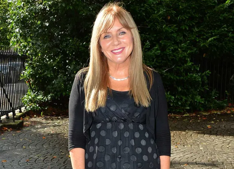 Is í an Seanadóir Francis Black a thug isteach an Bille ar dtús