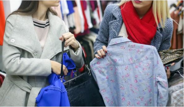 Cosnaíonn coireacht €1.62 billiún ar mhiondíoltóirí gach bliain