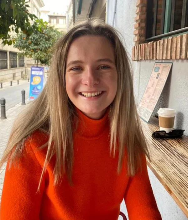 Tá Úna Harty, 28, as Co. Luimnigh, ina cónaí i lár na cathrach de Valencia le breis is bliain.