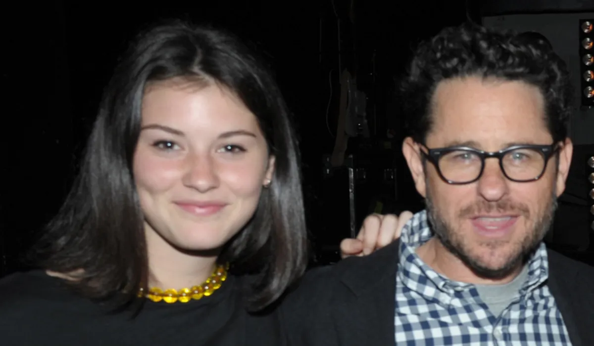 Gracie Abrams agus a athair JJAbrams