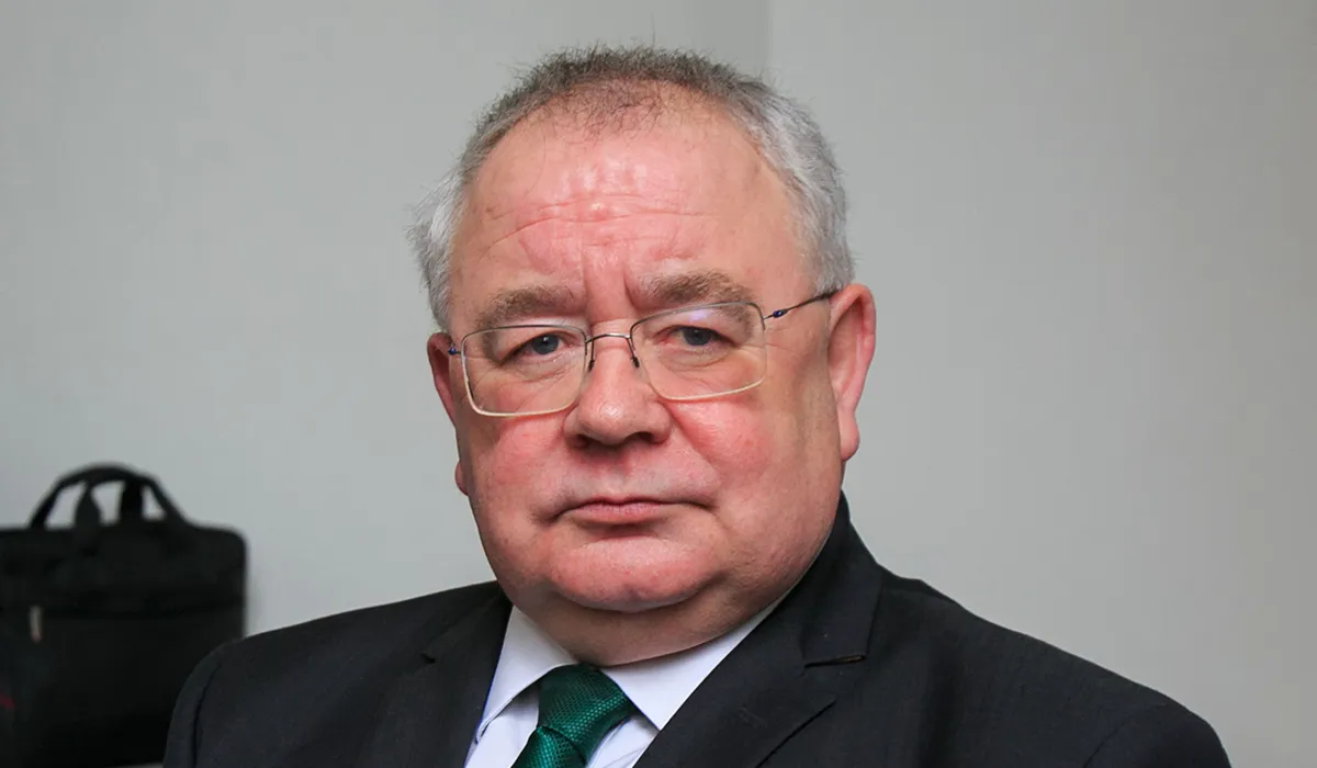 Seán O Fearghaíl ag caint ar Adhmhaidin ar Raidió na Gaeltachta