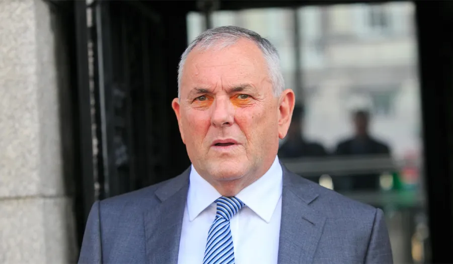 John McGuinness ag caint faoi na teaghlaigh