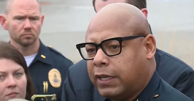 Ceannasaí póilíní Shon F Barnes