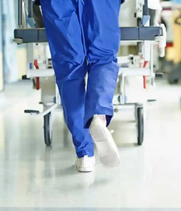 Dheimhnigh an HSE gur ligeadh isteach san ospidéal 406,223 duine a d’fhreastail ar rannóg éigeandála anuraidh, le ham feithimh de 8.32 uair