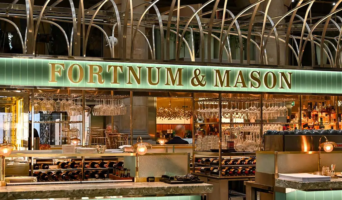 I measc na siopaí is fearr tá Fortnum & Mason