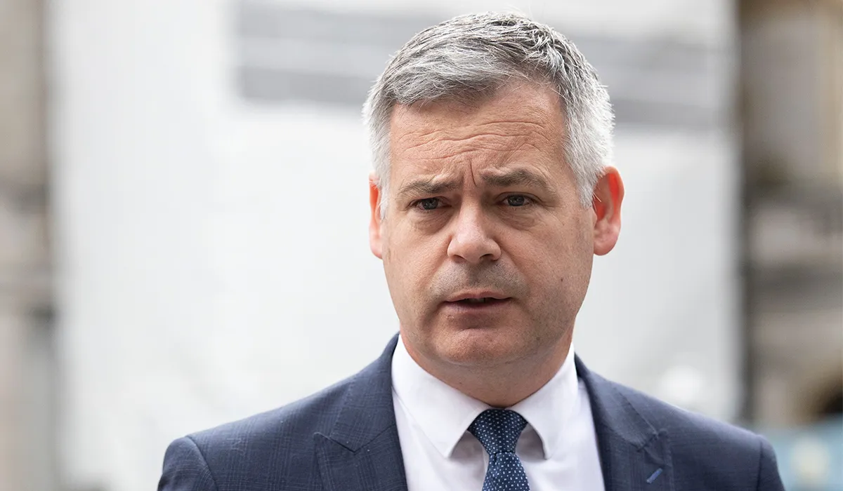 Pearse Doherty ag gearán faoin son sa Dáil