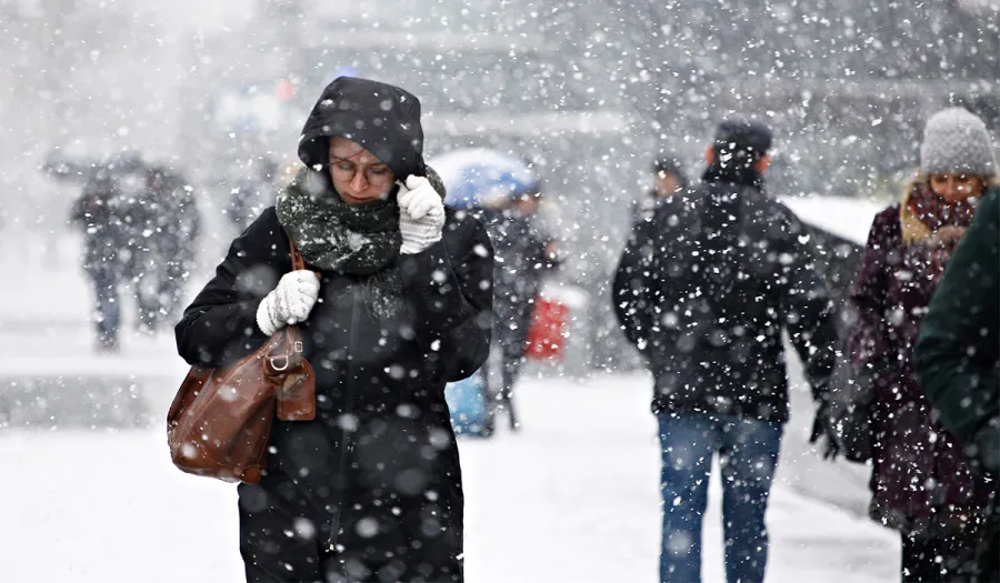 Tá foláireamh tugtha ag Met Éireann faoi oícheanta an-fhuar sna laethanta amach romhainn le sneachta agus sioc agus oighear go forleathan