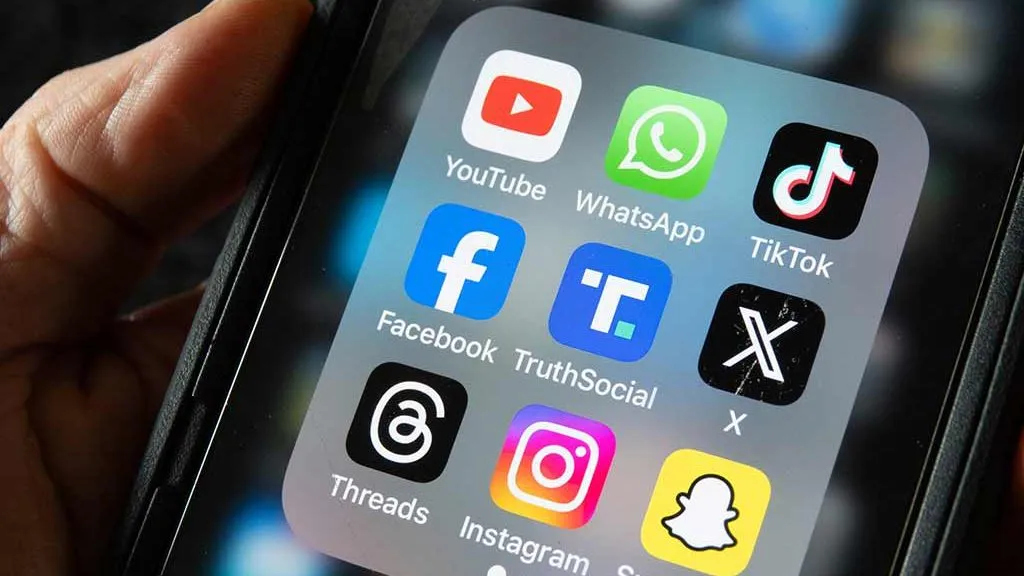 'Tá sé mar chuid de ghrúpa níos mó ar TikTok a scaipeann bolscaireacht frith-inimirce in Éirinn'