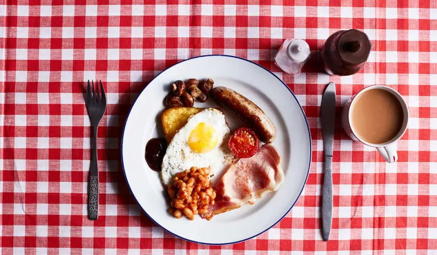 Tá bricfeasta ‘full Irish’ lán le próitéin, vitimíní agus cothaithigh (nutrients), a deir na saineolaithe