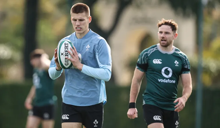 Cinneadh déanta ag Easterby Sam Prendergast a roghnú thar Jack Crowley