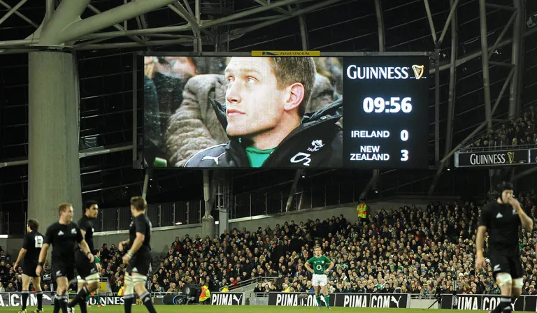 Nuair a bhí Ronan féin ar an mbinse agus é ag imirt rugbaí d'Éirinn