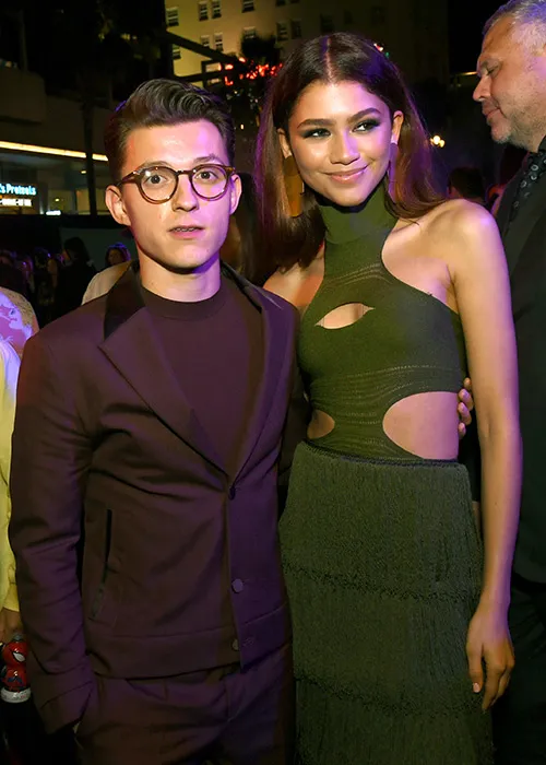 Cónaíonn Zendaya agus Tom anois in éineacht lena dhá mhadra i dteach €3.6 milliún i Londain