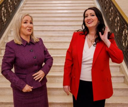 Céad Aire Michelle O’Neill ó Shinn Féin agus Leas-Chéad Aire Emma Little-Pengelly ón DUP