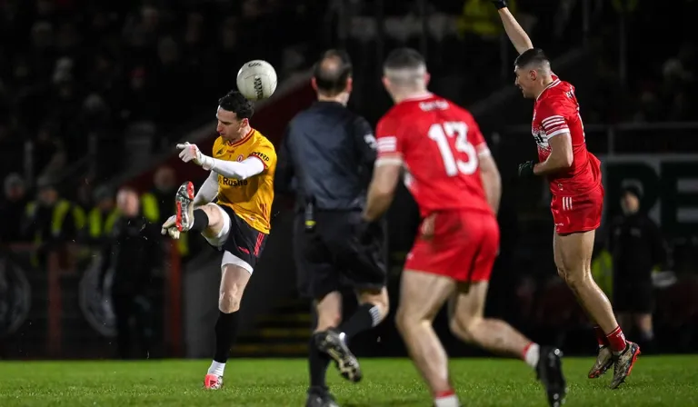 Má bhogann an cúl báire go dtí taobh an fhreasúra, caithfidh imreoir eile fanacht siar