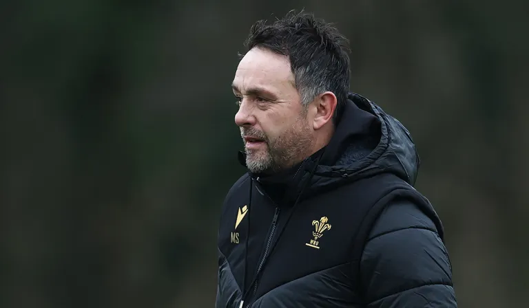 
Matt Sheratt  leis an Bhreatain Bheag