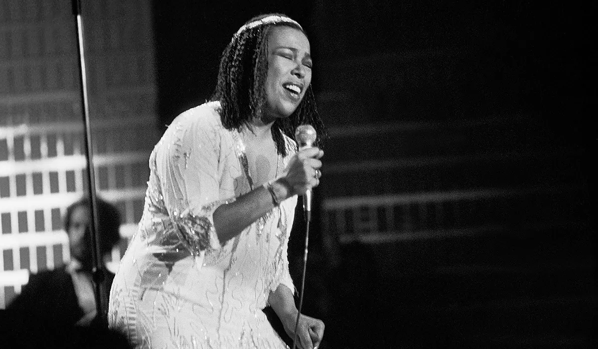 Thosaigh sí ag seinm an phianó agus í naoi mbliana d’aois agus faoi 15 bhí sí ligthe isteach in Ollscoil Howard chun staidéar a dhéanamh ar an gceol