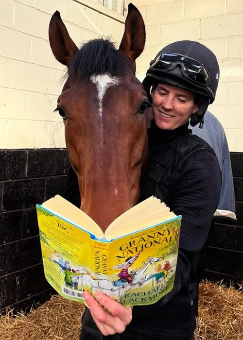 Scríobh sí leabhar do leanaí den teideal Granny National