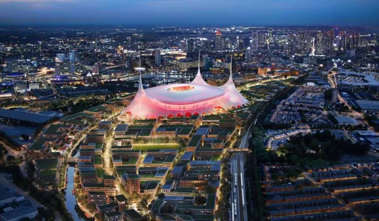 Deir Jim Ratcliffe go mbeidh staidiam Manchester United cosúil leis an Túr Eiffel 