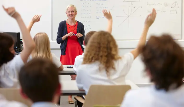 Tá an CMÉ ag iarraidh 300 áit bhreise in aghaidh na bliana ar chúrsaí oideachais múinteoirí gach bliain