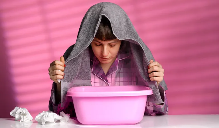 Is víreas an-tógálach é norovirus agus scaipeann sé go héasca trí theagmháil idir daoine