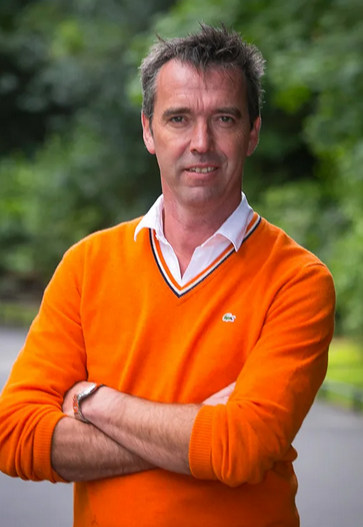 Dúirt sé go bhfuil grá aige do chomhrá le daoine agus cuidiú leo