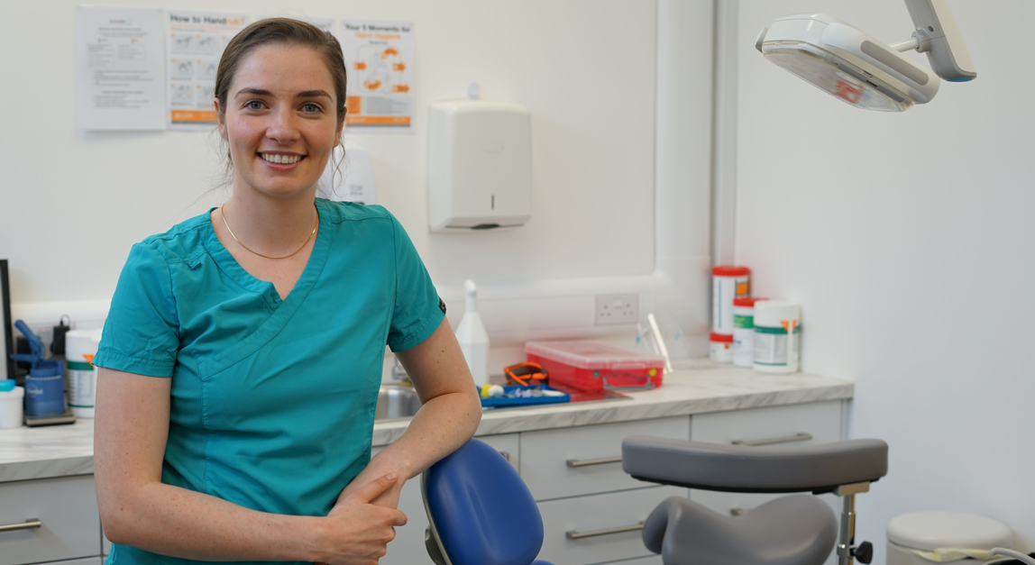 Buailfidh muid isteach chuig gnó fiaclóireachta Dheirdre Ní Dhonnchadha i mBaile Átha Buí