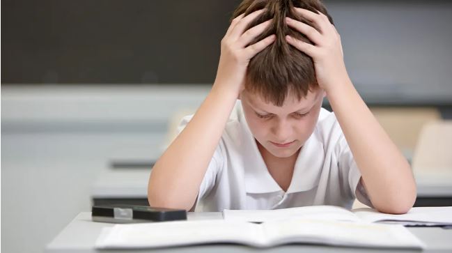 Sula dtéann siad ar scoil iarr ar na leanaí scríobh amach gach rud a bhfuil siad ag tnúth leis, agus gach rud a bhfuil imní orthu fúthu