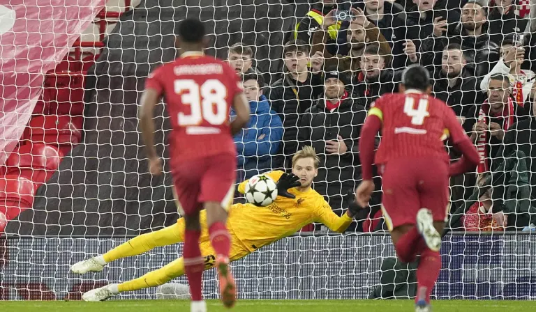 Is dócha go bhfágfaidh Caoimhín Liverpool an samhradh seo agus tá tuairiscí ann gur mhaith le West Ham é a fháil ar iasacht