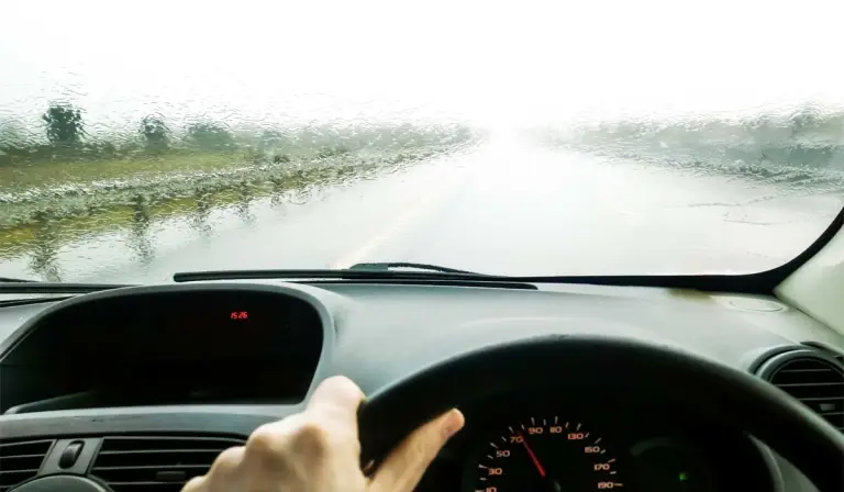 Tá Micheál ag dul i ngleic leis an bhfadhb agus ag iarraidh é a réiteach