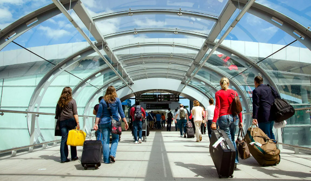 Tá rialtas Trump chun a phróiseas grinnscrúdaithe víosa a mhéadú 