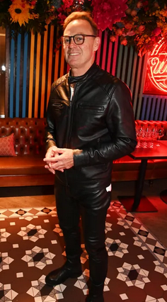 Jason Donovan a bheidh ar stáitse in éindí le Jennifer