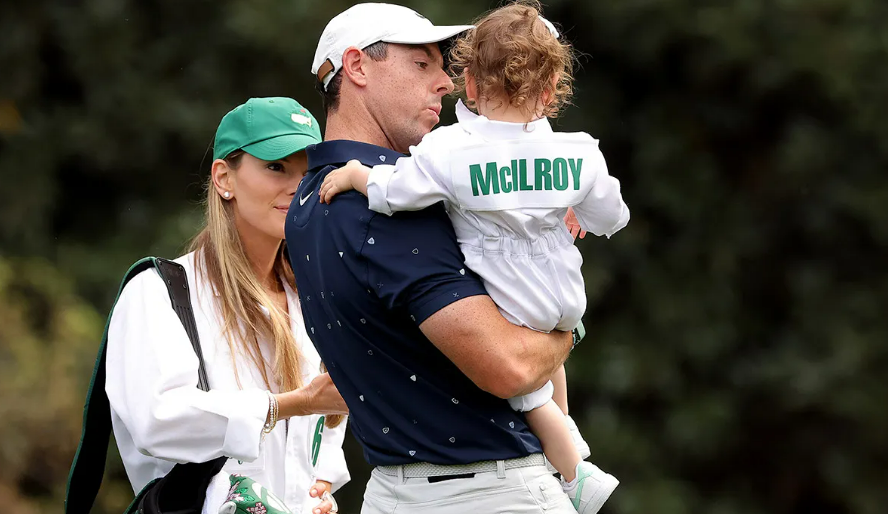 Phós an bheirt ag searmanas iontach i gCaisleán Cheapach Corcóige (Ashford Castle) i gContae Mhaigh Eo i 2017