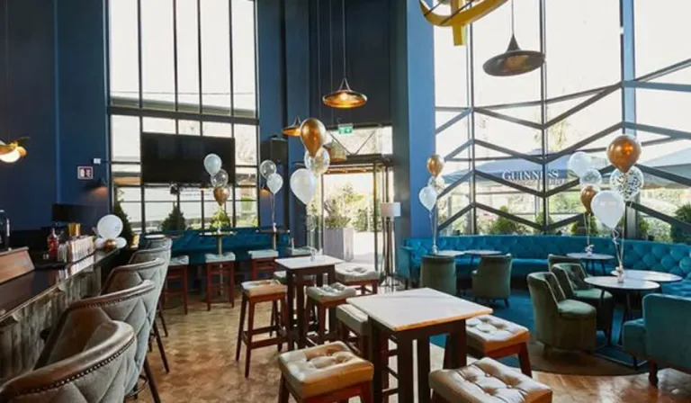 Tá teach tábhairne cáiliúil Bhaile Átha Cliath, The Leopardstown Inn – nó The Lep mar a thugtar air go háitiúil – curtha ar an margadh