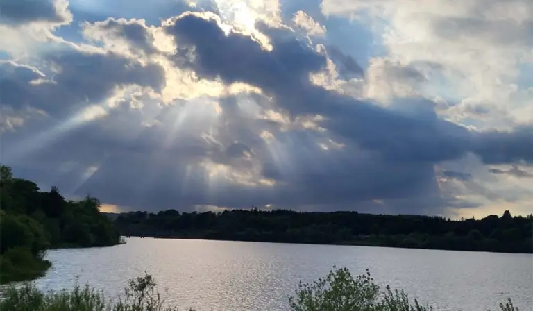 Tá radharcanna áille i gCill Mhantáin