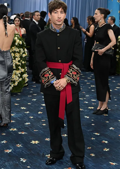 Barry Keoghan ag an 2024 Met Gala