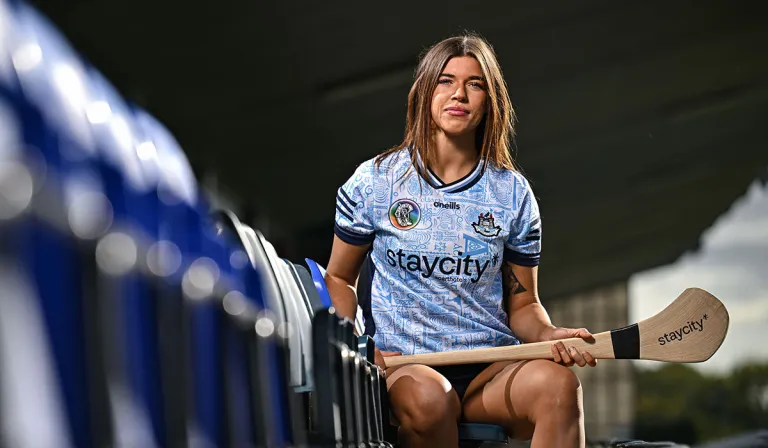 Réalta Bhaile Átha Cliath, Emma O'Byrne, tar éis cáineadh a dhéanamh ar Chumann na Camógaíochta 